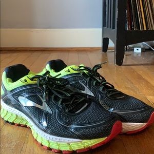 Brooks 10.5 GTS-16